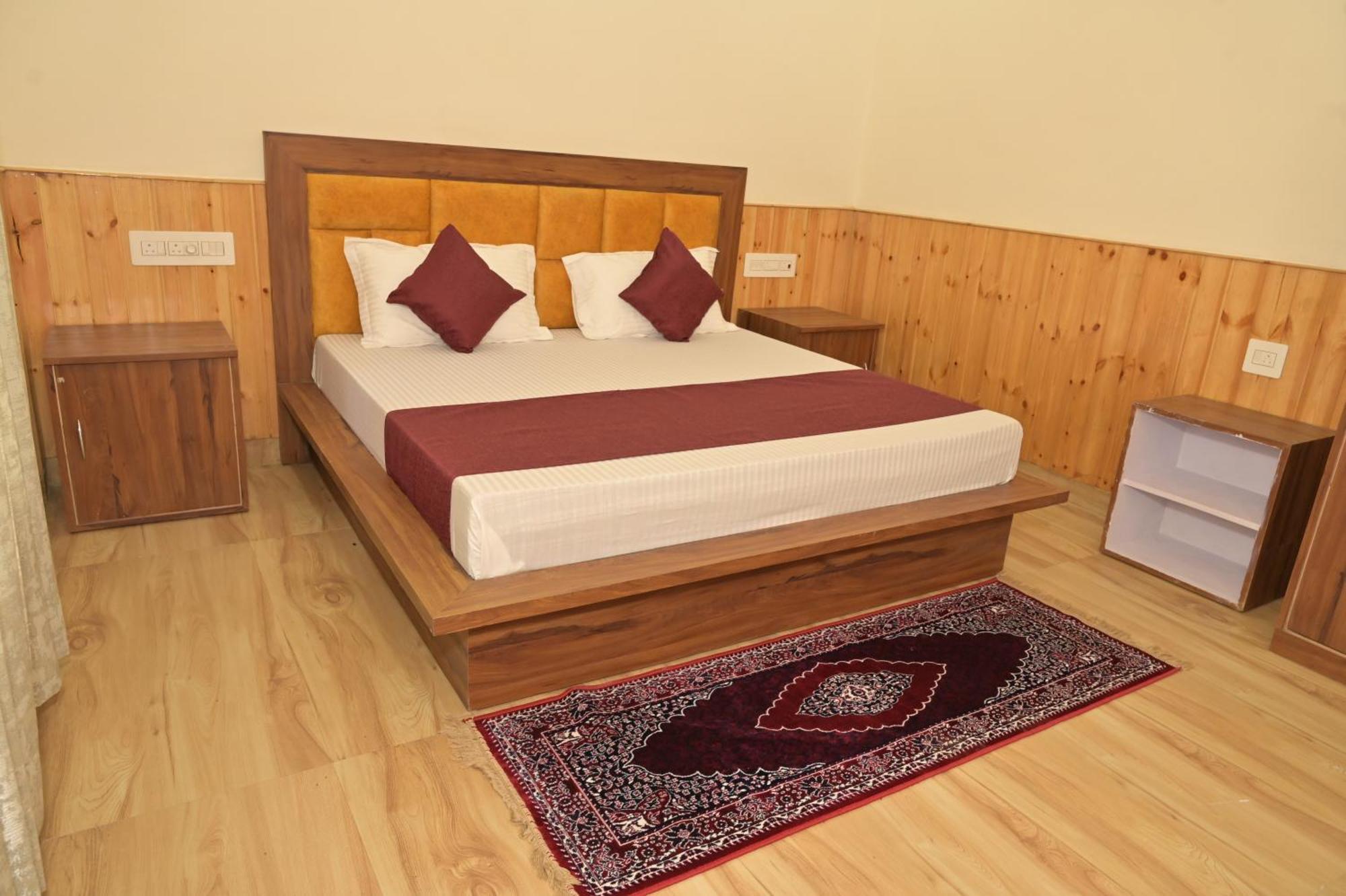 Hotel Royal Galaxy Tirthan Banjar Екстер'єр фото