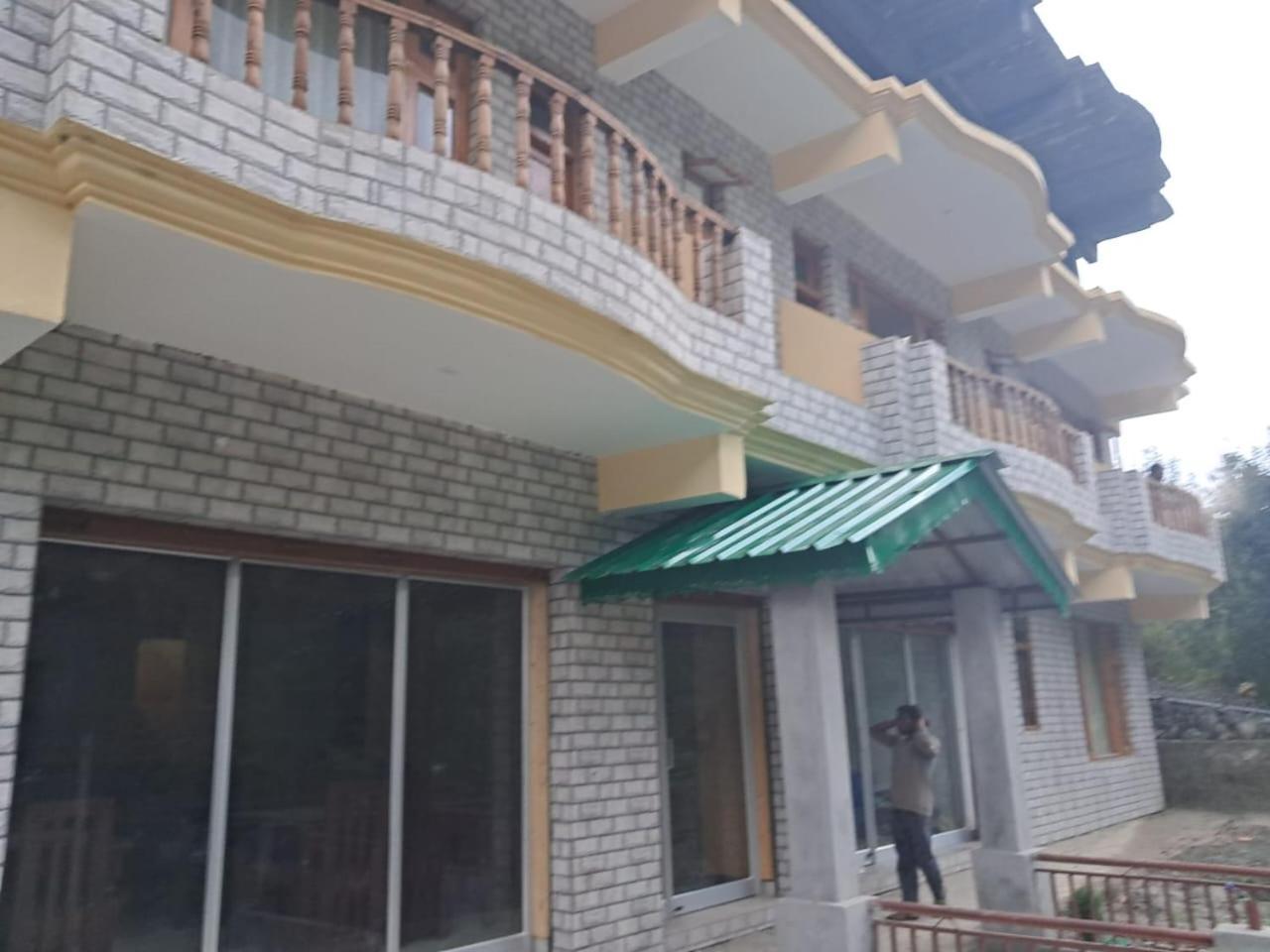 Hotel Royal Galaxy Tirthan Banjar Екстер'єр фото
